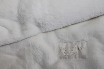 $39.95 • Buy Victoria's Secret Faux Fur Fleece VANILLA DREAM Ivory PLUSH Throw BLANKET 50x60
