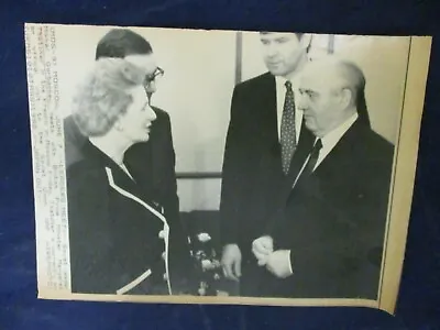 1990  Mikhail Gorbachev & Margaret Thatcher Moscow Vintage Wire Press Photo • $17