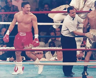 Vinny Pazienza 8x10 Photo Boxing Picture End Of Round • $4.99