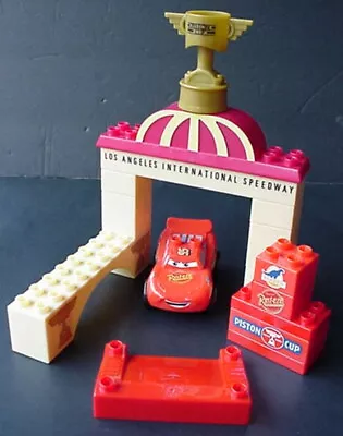 MEGA BLOKS 7767 LIGHTNING MCQUEEN PISTON CUP Disney CARS Pixar Trophy Extra Ramp • $20