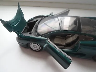 Maisto Jaguar Xj220 1/24 Scale Car In Met Green 1990's Look Great On Display • £5