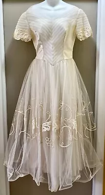 Gorgeous 1954 Vintage Wedding Dress-tea Length-appliqued Lace Tulle Skirt+extras • $49.99