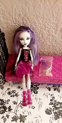 Monster High Lot Pet And Doll Spectra Vondergeist And Floating Bed Mattel  • $69