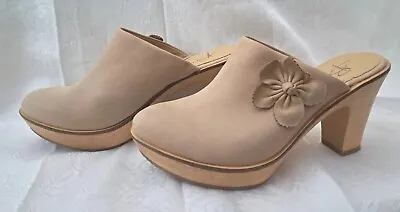B. Makowsky Tan Suede Wooden Heels/Clogs With Flower 3 3/8  BFQUAN 6 Medium NEW • $39.99