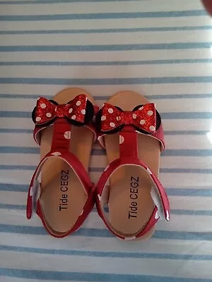 Minnie Mouse Sandals • $10