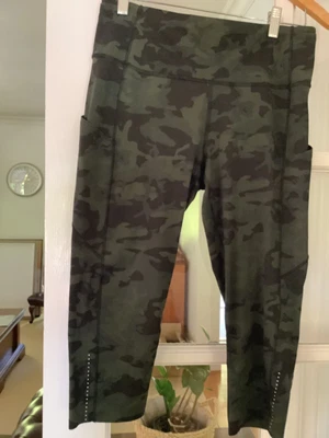 $25 • Buy Lululemon Womens Camo  3/4 Leggings Size 12  170/82Y Pre Owned