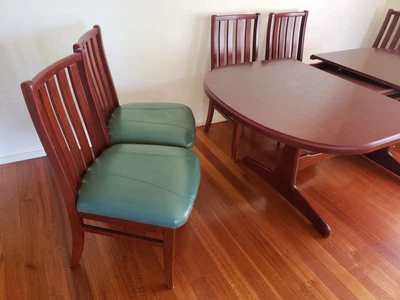 $150 • Buy Beautiful Hardwood Extendable Dining Table In Good Condition