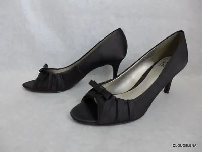 Mootsies Tootsies Kitten Heels Peep Toe Black Satin Bonded Leather Soles Size 8 • $14.99