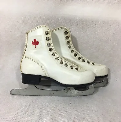 Vintage Canadian Maple Leaf White Ice Skates Size 12 • $18