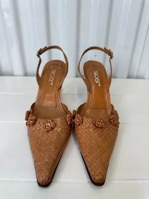 Manolo Blahnik Women’s Brown Pointed Toe Leather High Heel Mix Matched Size 6 • $35