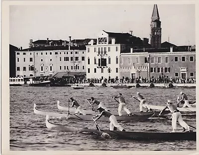 GONDOLIERS RACING On GRAND CANAL * Vintage VENICE 1965 ITALIAN Photo * GONDOLAS • $36