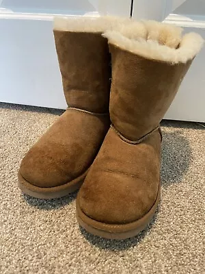 UGG Australia Bailey Bow Ii Boot Youth Size 4 Chestnut • $30