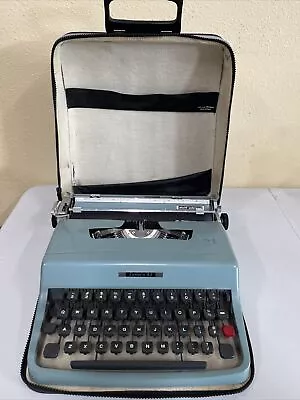 VTG Olivetti-Underwood Lettera 32 Portable Typewriter/TESTED/IN EXCELLENT COND. • $359.99