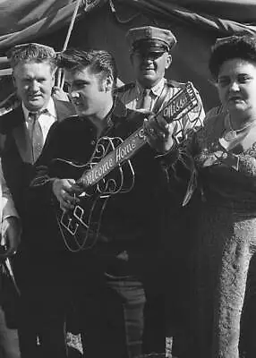 Elvis Presley Poses For Photographers With His Parents Vernon An - 1956 Photo • $5.79