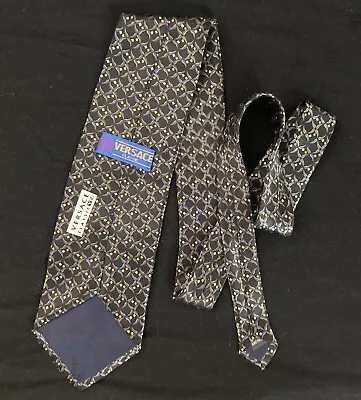 Vintage VERSACE CLASSIC V2 100% Silk Black Gray & Gold Necktie 4 . • $18.50