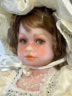 Mundia Christine Et Cecile French Doll  Nathalie  Lumicire Porcelain LE 186/1000 • $97.46