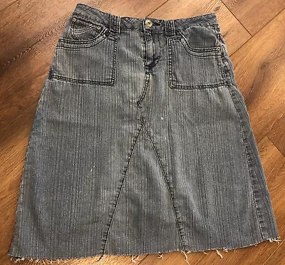 BACCINI Women's Denim Jean Skirt SZ 8 Pockets Stretch Knee Lenth Raw Edge Hem • $10.99