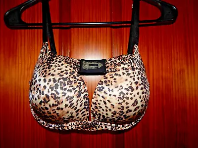 Victoria's Secret Biofit Pushup Bra Underwire Heavy Padding Size 34 D • $14.99
