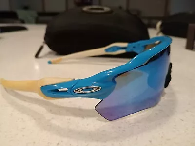 Oakley Radar EV Sunglasses White/Blue With Genuine Case • $149