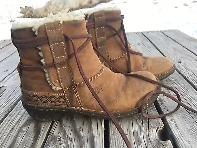 UGG Australia Cove Toast Ankle Boots Beige Leather Fur Lined 5136 Size 6 Women’s • $39.99