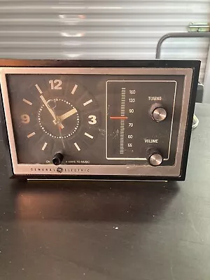 Vintage GE General Electric Beige/Black Table Alarm Clock Radio 7-4725A Tested • $22