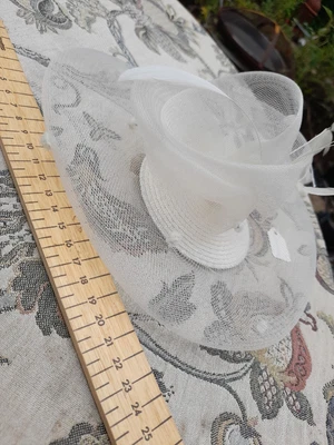 £13 • Buy House Of Fraser Ivory Crinoline Clip Fascinator Feather Dots