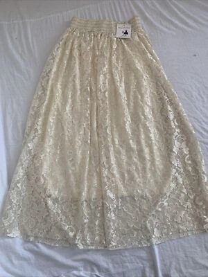 £5 • Buy Beautiful Cream Coloured Ladies Net Skirt