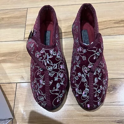 Ladies Slippers Size 4 Red Floral New In Box • £3.99