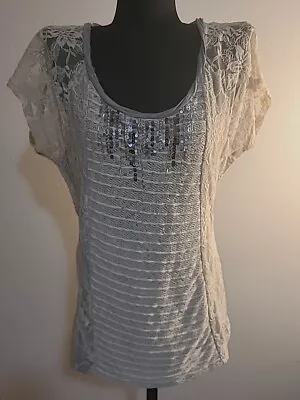 Miss Me Size Medium Beaded Lace Top EUC • $15