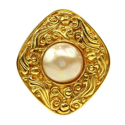 CHANEL Gold-tone Faux Pearl Vintage Rhombus Round Pin Brooch Women B2383 • $398