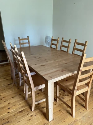 $400 • Buy 8 Seater Extendable Pine Dining Table - Used