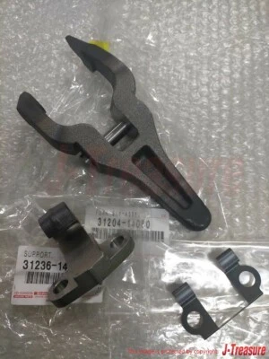 $132.97 • Buy TOYOTA V160 V161 Transmission Genuine Clutch Release Fork & Support & Spring 6MT