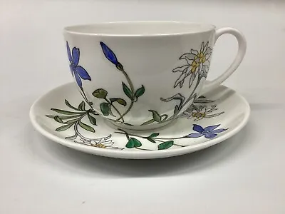 Large Shelley Breakfast Cup Japanese Anemone Pattern 1/2 Pint Capacity 1938-1966 • £25