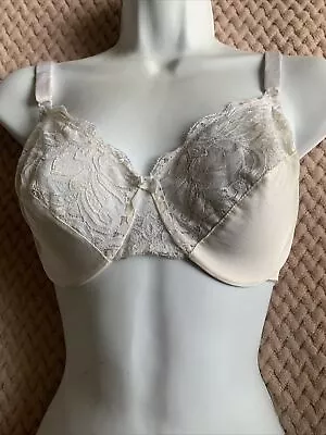 Olga  Bra Womens • $6.50