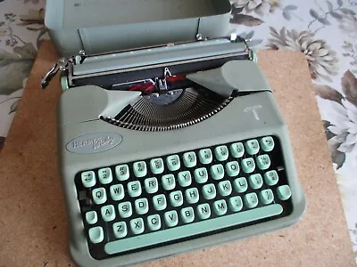 1950s HERMES BABY GULL WINGS MINT GREEN PORTABLE TYPEWRITER FOR PARTS REPAIR • $198