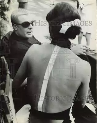 1965 Press Photo Elsa Martinelli And Marcello Mastroianni Chat On Set At Rome • $13.88