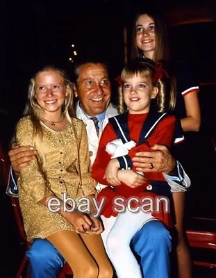 The Brady Bunch Maureen Mccormick Eve Plumb Susan Olsen L Welk   8x10 Photo 13 • $14.99