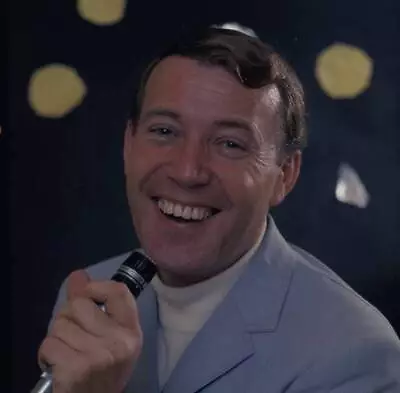 Irish Singer Val Doonican Posed Holding A Microphone 1968 Old Photo 2 • $9