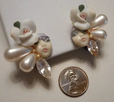Vintage Signed Wendy Gell Floral Face Pearl Rhinestone Jeweled Clip Earrings • $49.99