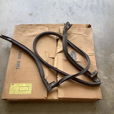 Nos 1981 1986? Rh Mustang T-top Weather Stripping E1ZZ-6654780-A • $150