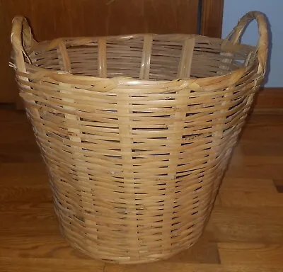 Vtg Larger 18  Hand Woven Natural Wicker / Rattan Round  Basket W/ Side Handles • $15