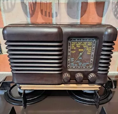 Vintage Bakelite Valve Radio - Post War • £55