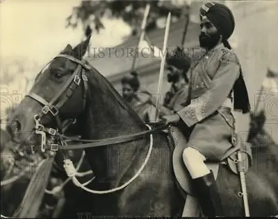 1936 Press Photo Maharajah Of Indore Captain Of Lancers Carries A Gold Sword • $12.99