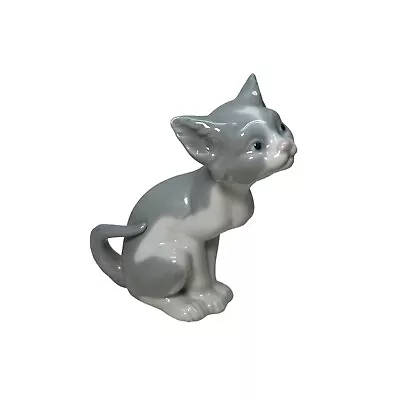 Lladro Cat Figurine DAISA Glossy Porcelain • $22
