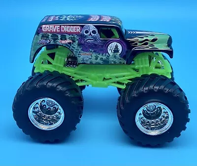 Hot Wheels Monster Jam Truck GRAVE DIGGER 1:64 - 2012 4 Time Champion Edition • $6.76