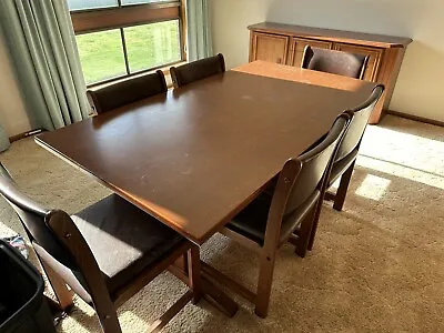 $100 • Buy 6 Seater Dining Table & Chairs