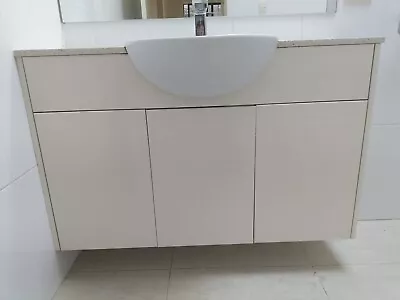 Bathroom Vanity With Basin • $0.01
