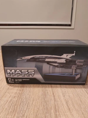 $100 • Buy Mass Effect Normandy SR1 Dark Horse Deluxe Replica Model