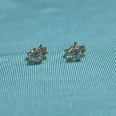 14K Yellow Gold And Diamond Stud Earrings .09 CTW Vintage Estate Solitaire • $149