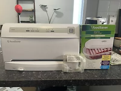 $39.99 • Buy FoodSaver V3420 Vacuum Sealer Machine With 1/2 Quart Deli Containers Pack Tube